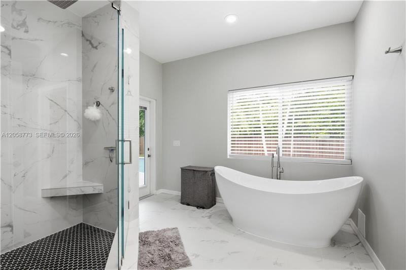 15845 Sw 87th Ave - Photo 6 of 18
