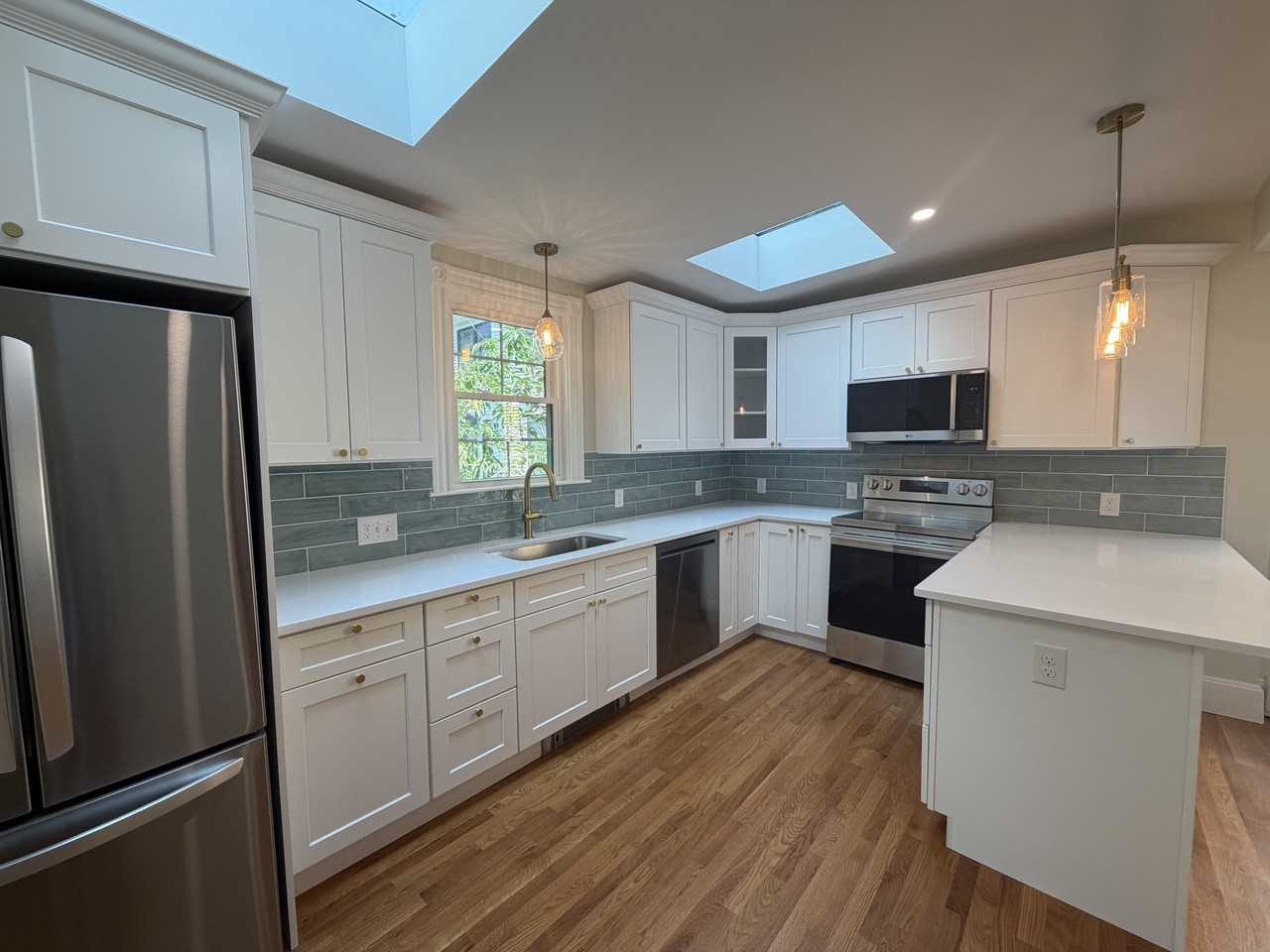 Washburn Ave - Photo 2 of 19