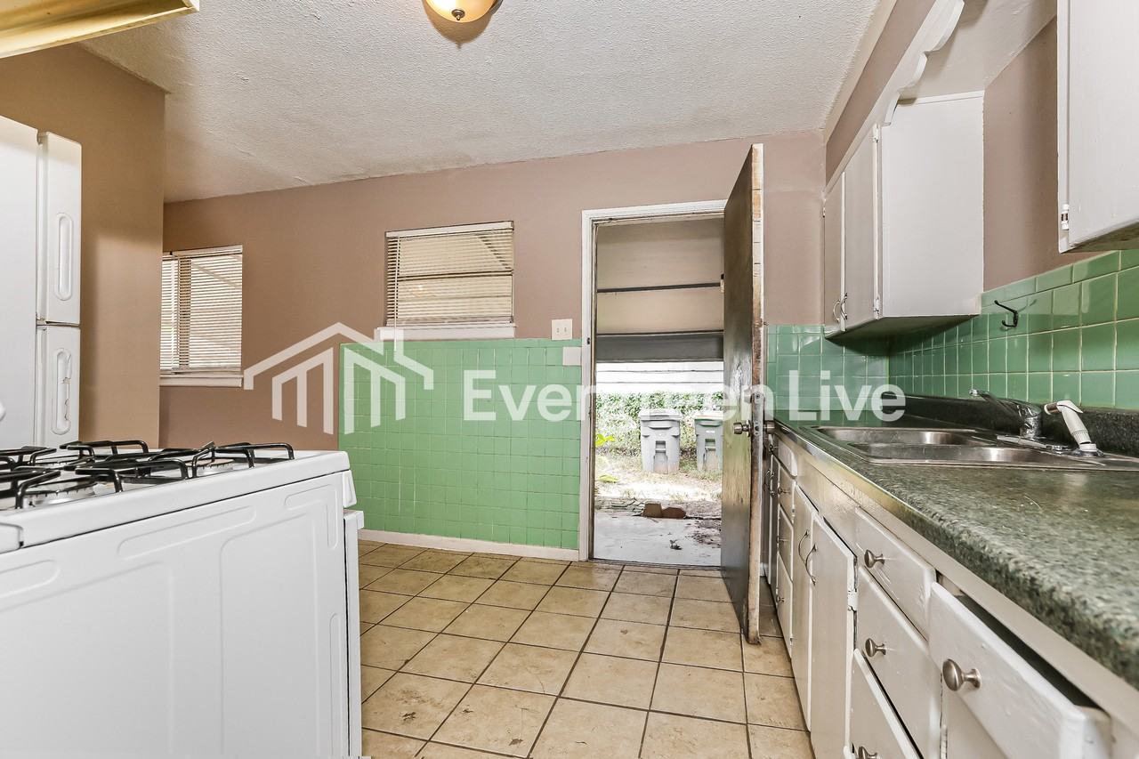 4002 Virginia Dr - Photo 7 of 15