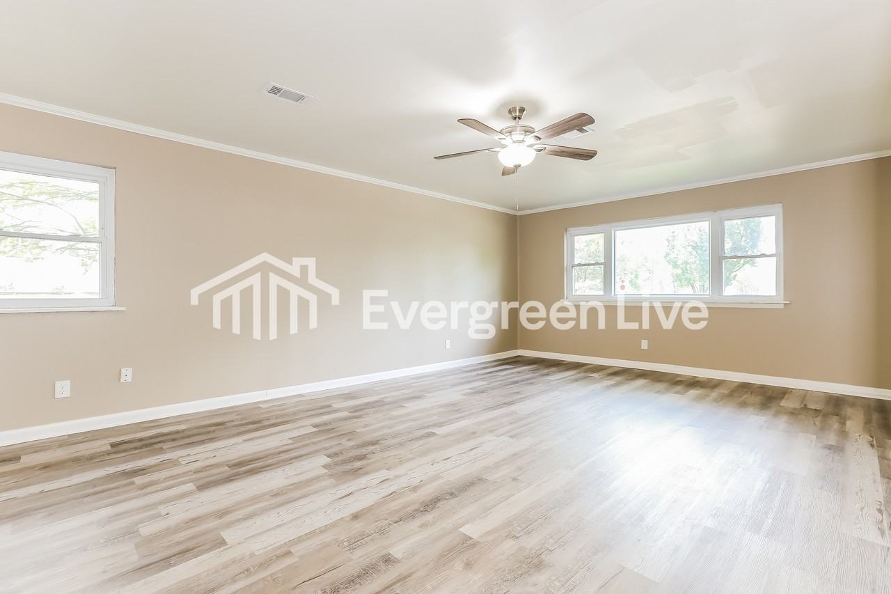 500 Hill St - Photo 2 of 15