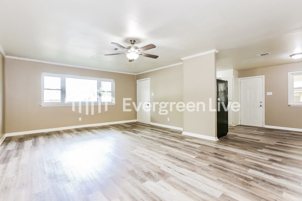 500 Hill St - Photo 3 of 15