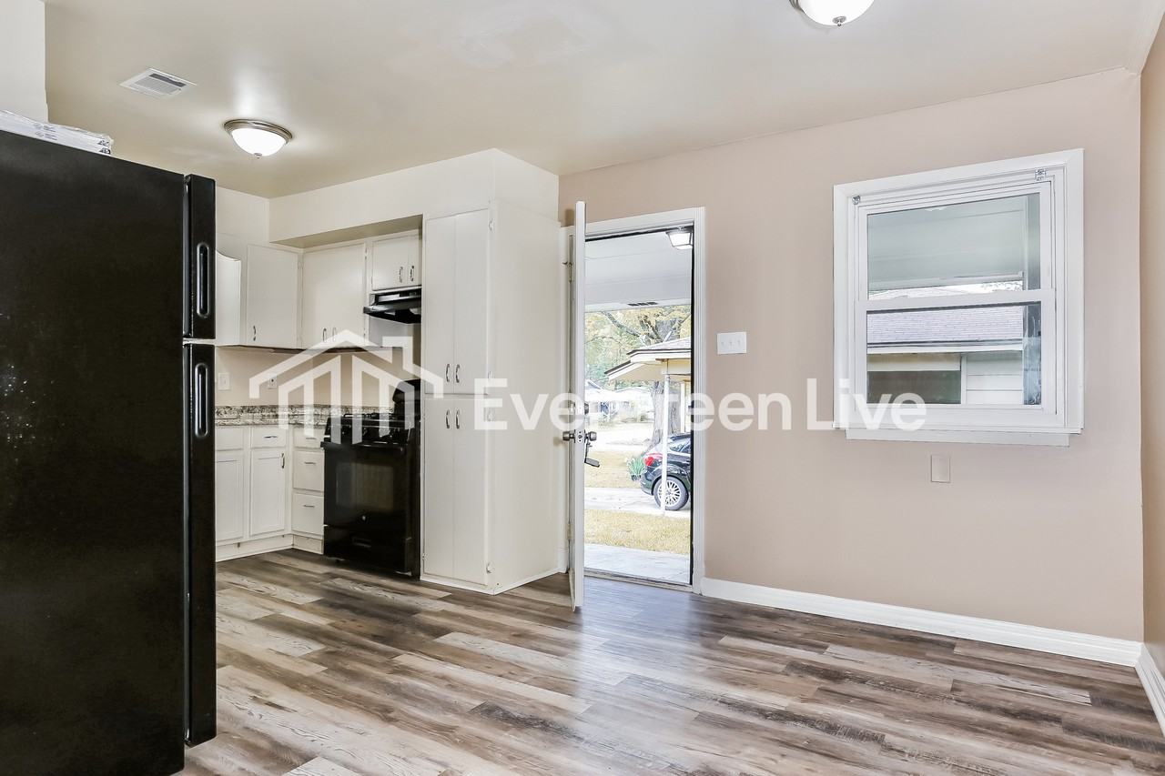 500 Hill St - Photo 4 of 15