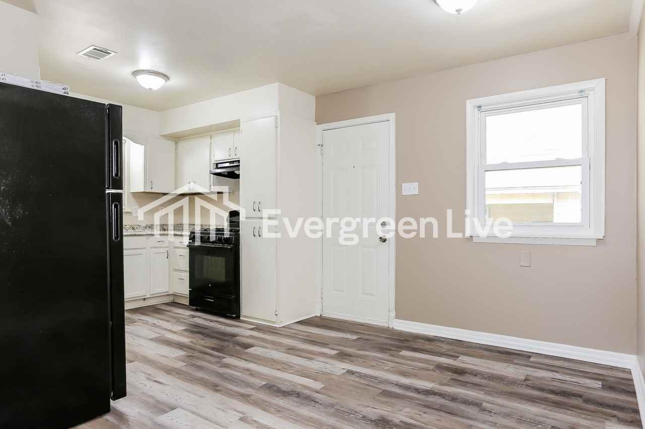 500 Hill St - Photo 5 of 15