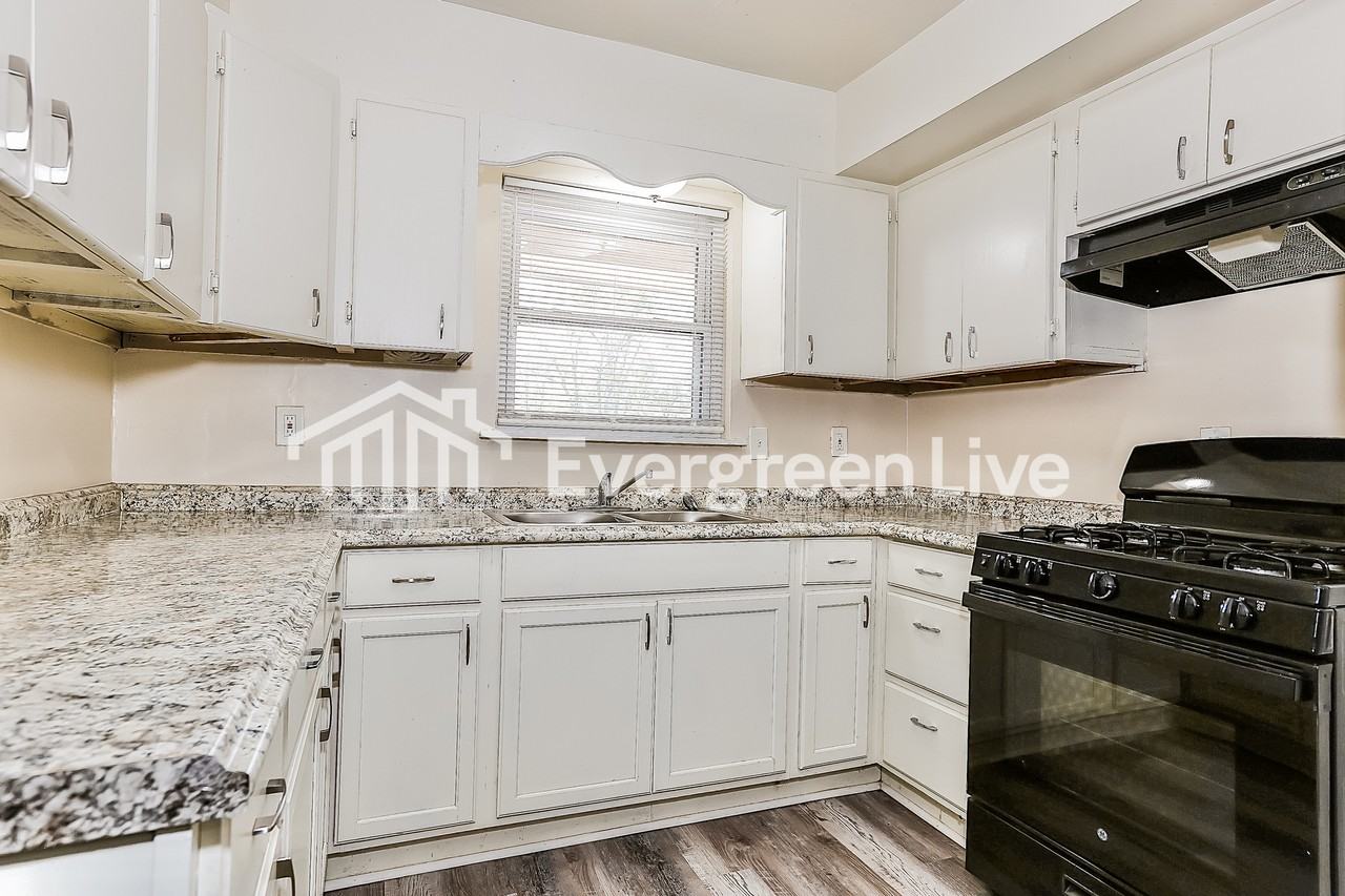 500 Hill St - Photo 6 of 15