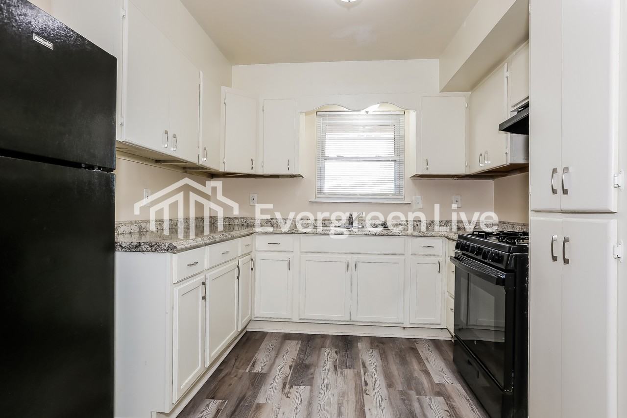 500 Hill St - Photo 7 of 15