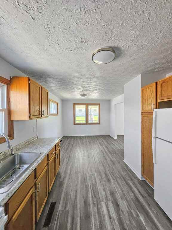 1645 Superior Ave Ne - Photo 3 of 12