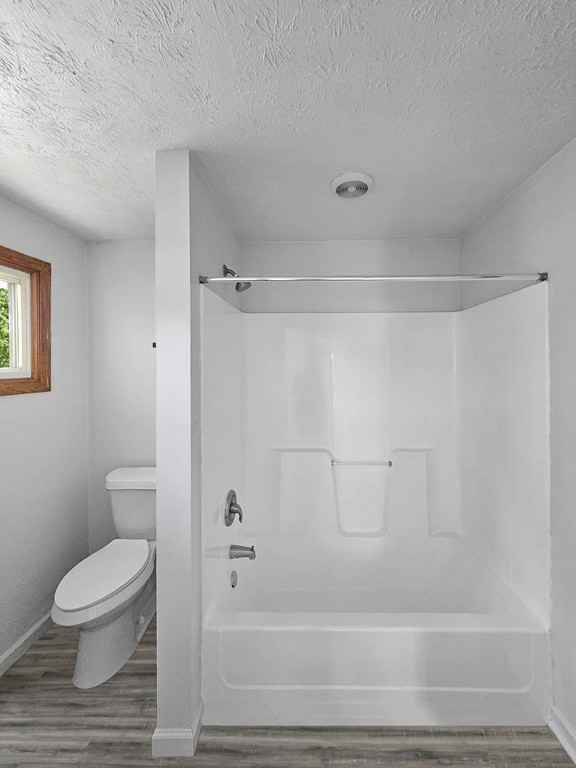 1645 Superior Ave Ne - Photo 4 of 12