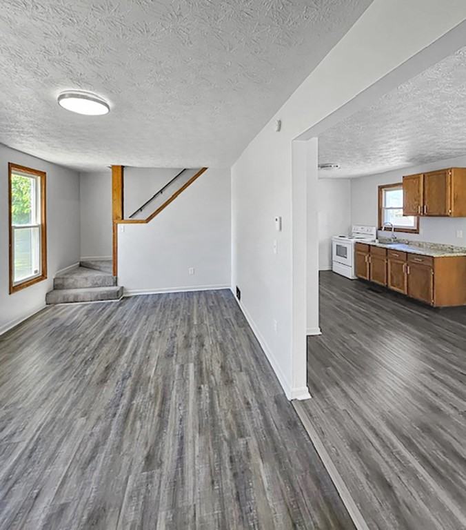 1645 Superior Ave Ne - Photo 7 of 12