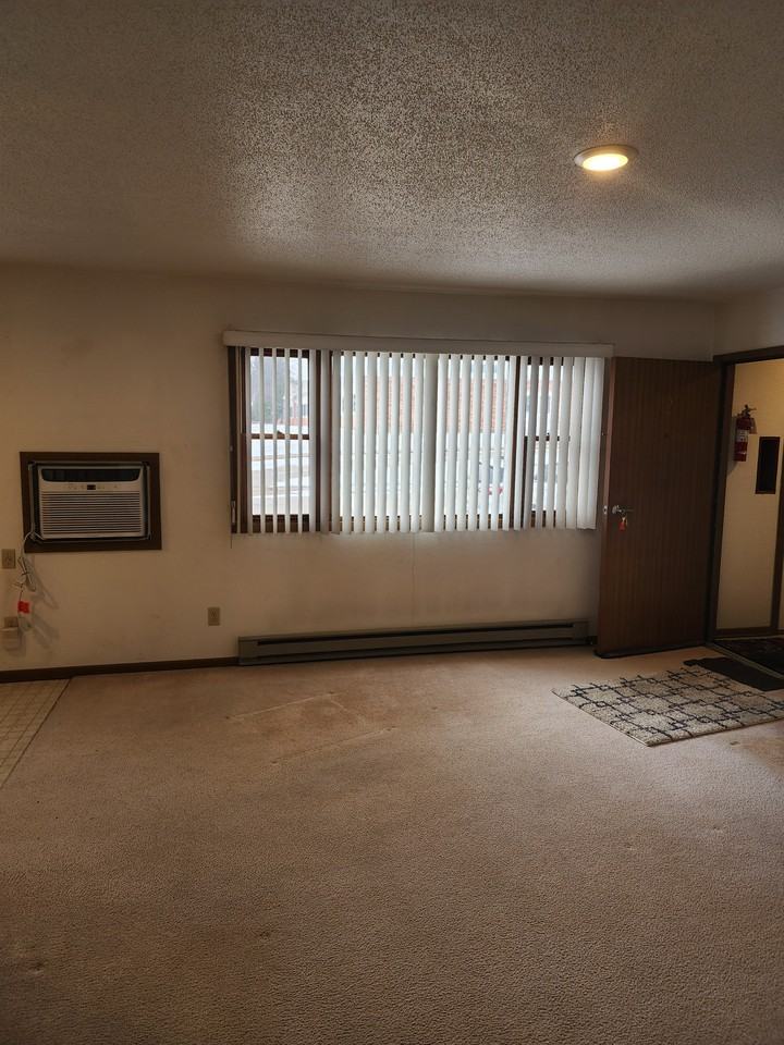 1490 Tower Dr #3 - Photo 4 of 10