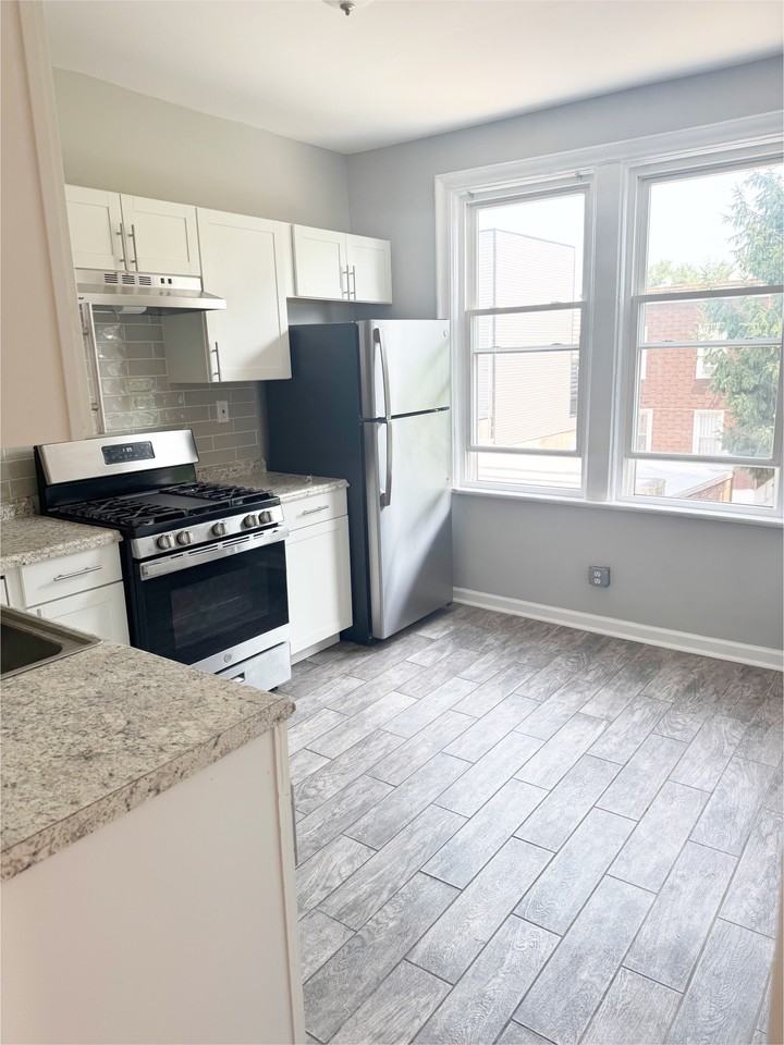 376 Union St - Photo 2 of 19