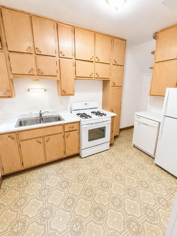 5846 Douglas Street - Photo 4 of 6