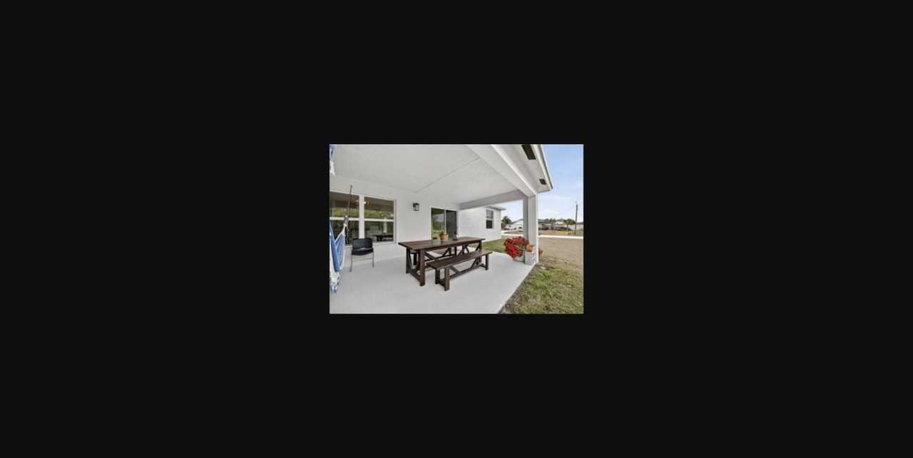 585 Southwest Jeanne Avenue - Photo 6 of 12
