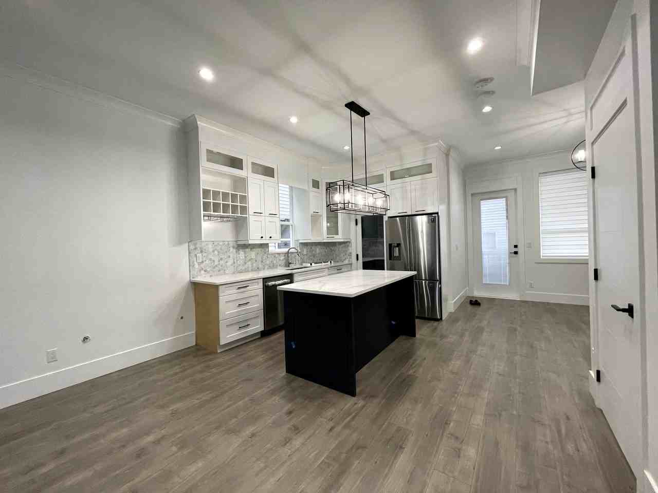 19409 70 Avenue - Photo 5 of 20