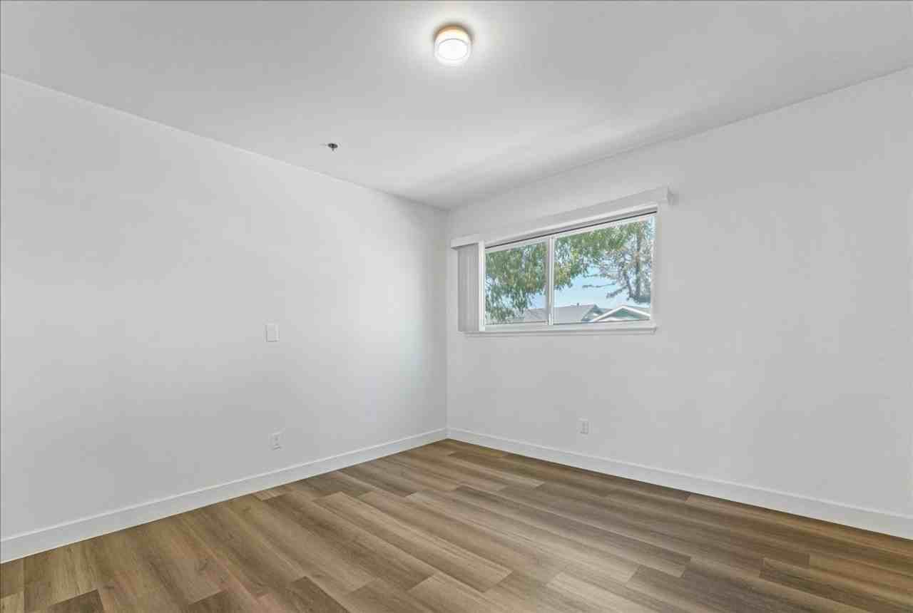 2736 Pomeroy Ave - Photo 7 of 11