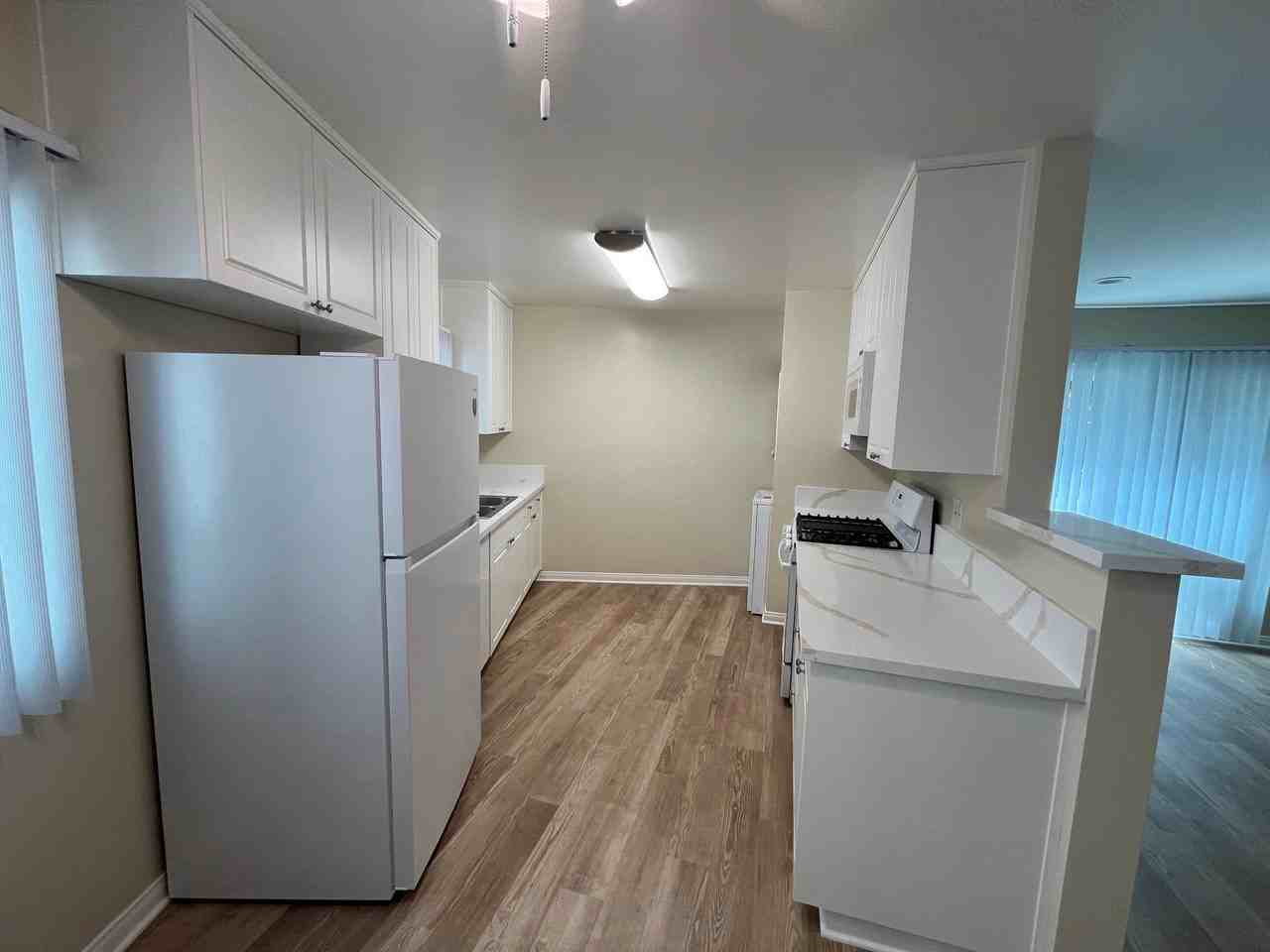 4451 Lakeside - Photo 5 of 29