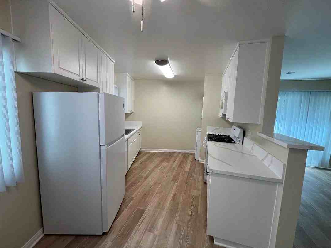 4451 Lakeside - Photo 6 of 29