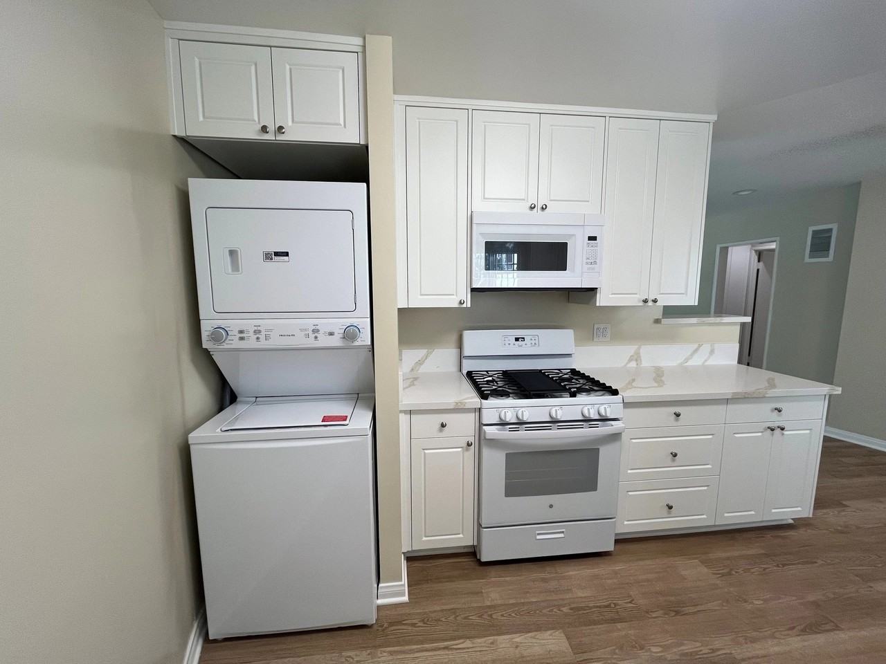 4451 Lakeside - Photo 7 of 29