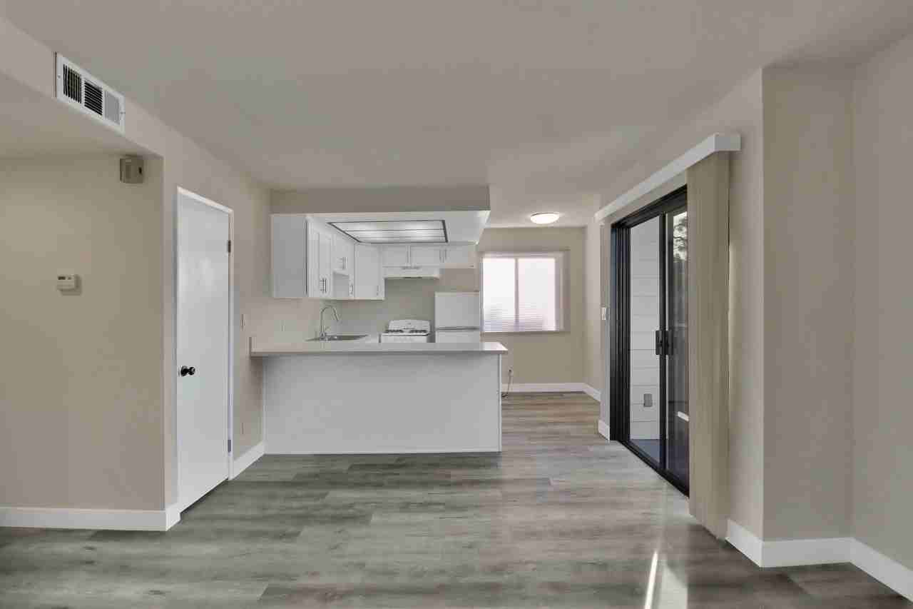 10727-31 Lawler St., Los Angeles, CA 90034 - Photo 4 of 47