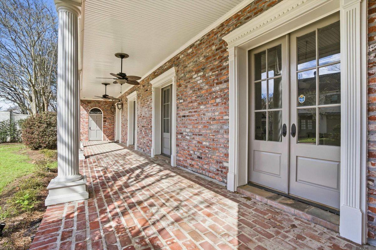926 Crown Way - Photo 3 of 35