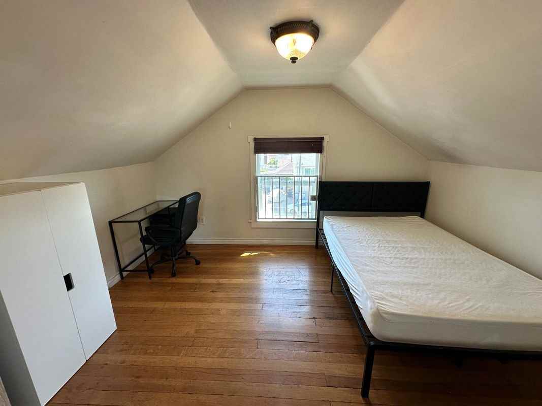 1327 W 35th St ##3g - Photo 5 of 7