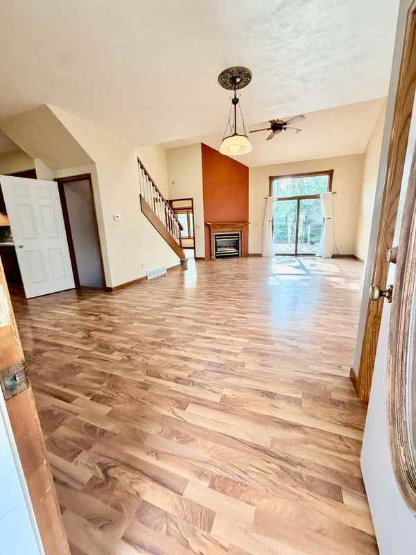 2585 N Millbrook Rd - Photo 3 of 32