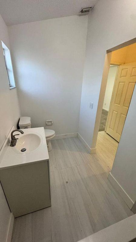678 Sw Pueblo Ter - Photo 2 of 12