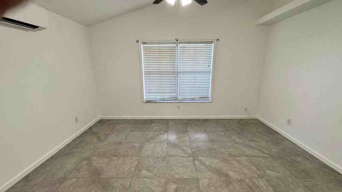 678 Sw Pueblo Ter - Photo 5 of 12