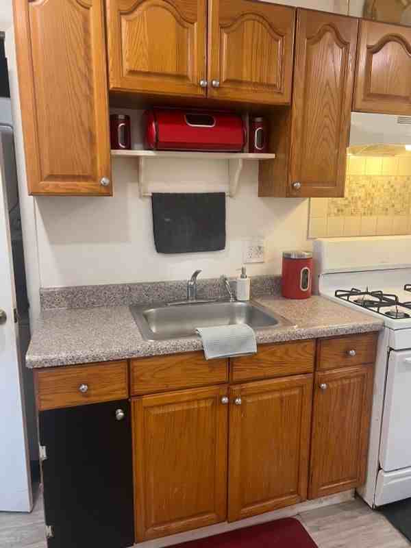 324 Naugatuck Ave - Photo 5 of 11