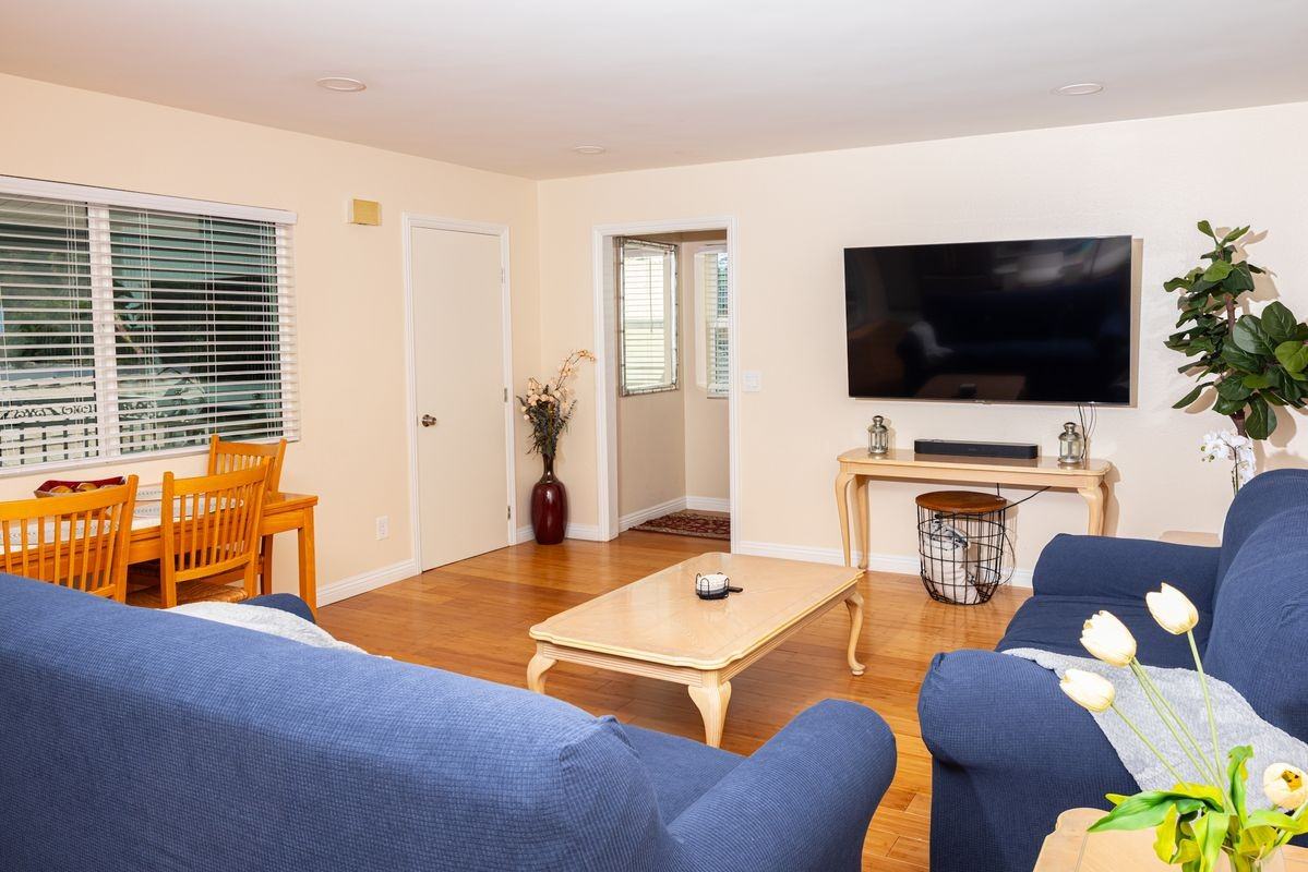 6238 University Ave - Photo 6 of 19