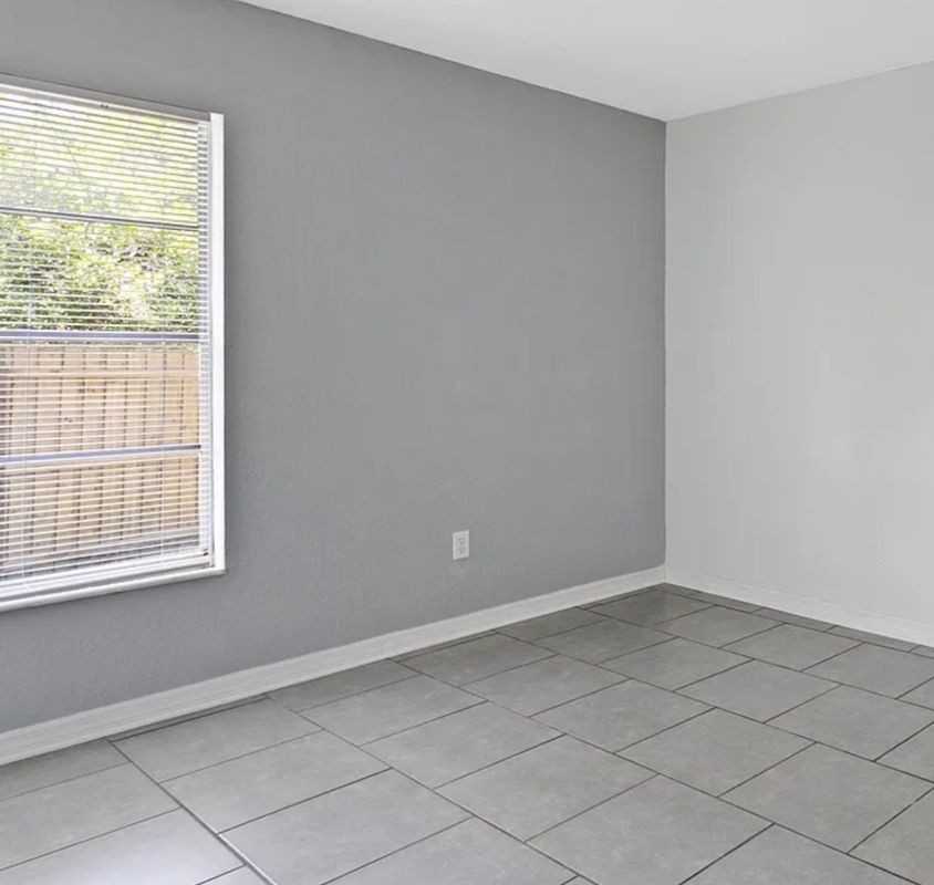 9031 Aldershot Ct - Photo 3 of 5