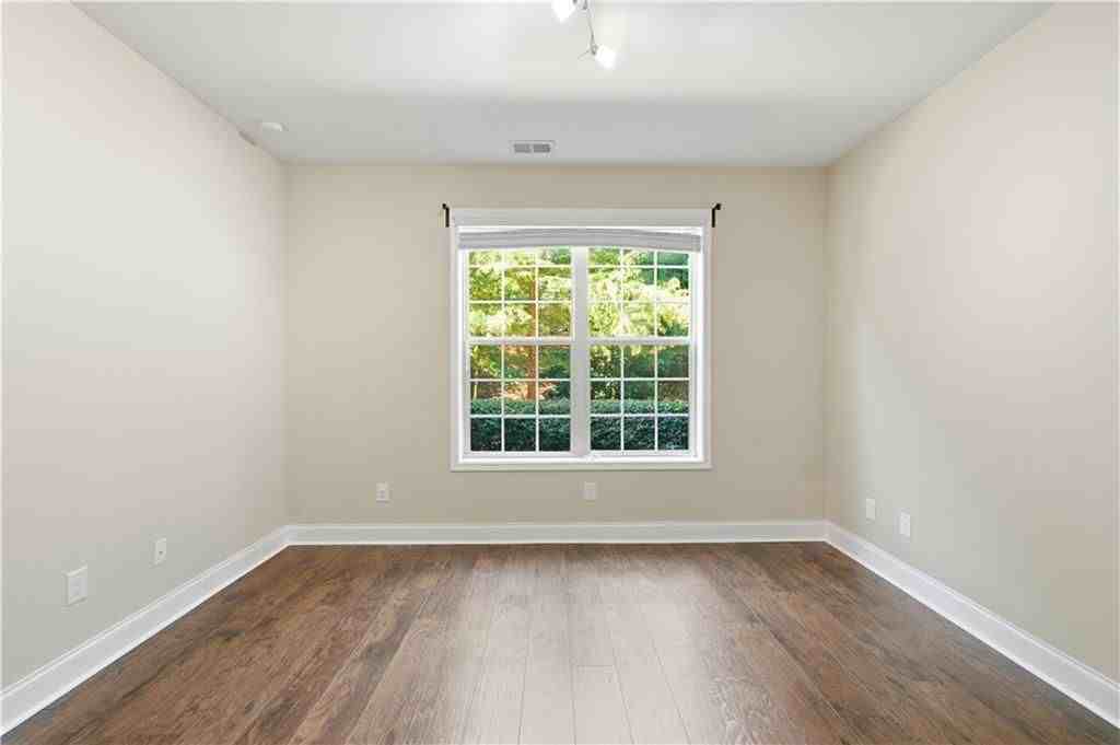2270 Tenor Ln - Photo 4 of 44