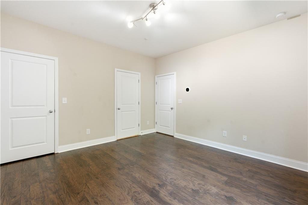 2270 Tenor Ln - Photo 5 of 44