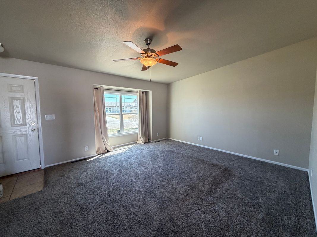 710 Sunrise Ct - Photo 2 of 11