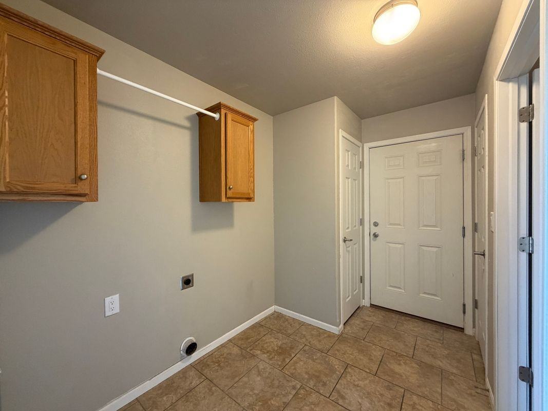 710 Sunrise Ct - Photo 4 of 11