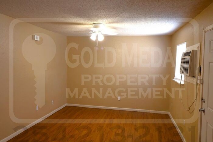 926 J R Ct - Photo 3 of 14