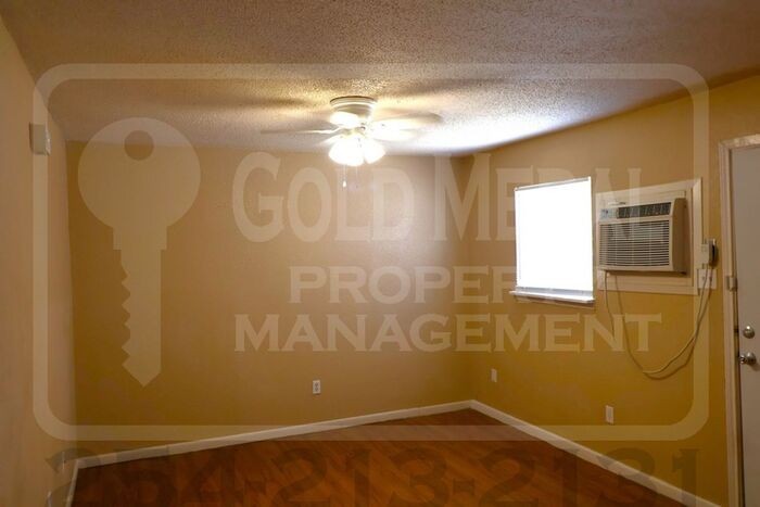 926 J R Ct - Photo 4 of 14