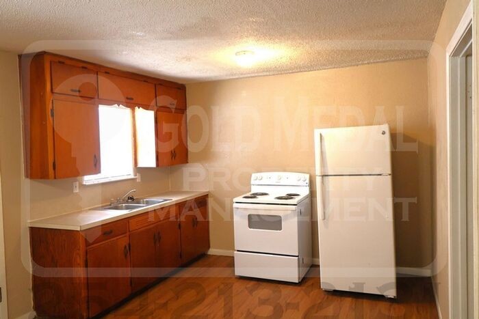 926 J R Ct - Photo 5 of 14