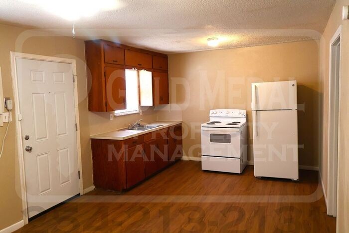 926 J R Ct - Photo 7 of 14