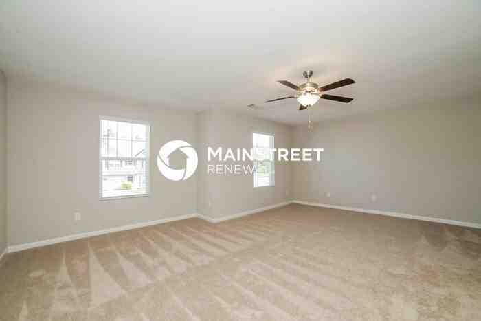 521 Firethorn Ct - Photo 3 of 18
