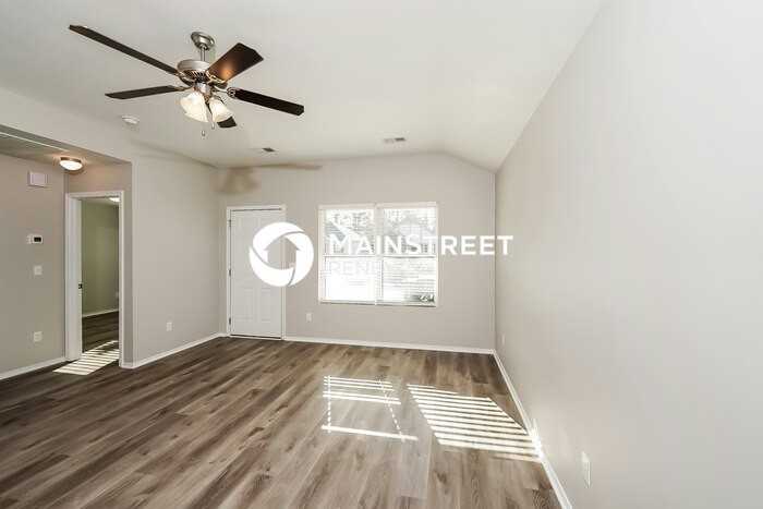 545 Fox Run Cir - Photo 3 of 16