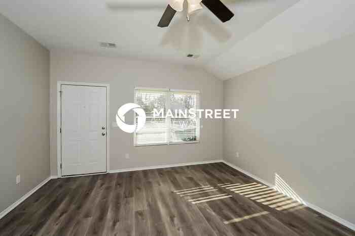 545 Fox Run Cir - Photo 4 of 16