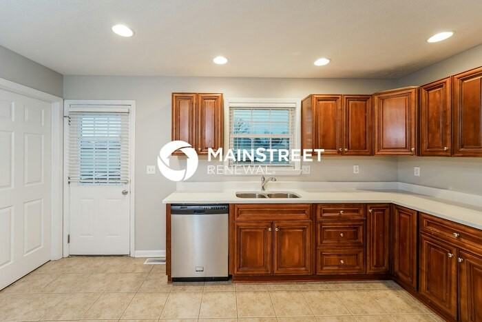 585 Tecumseh Dr - Photo 7 of 16