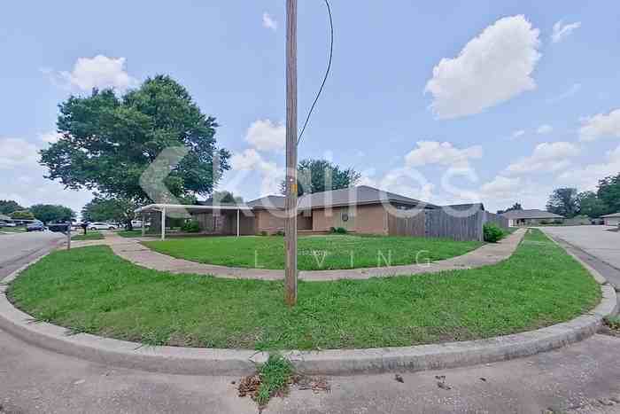 2501 Sw 91st St - Photo 4 of 22