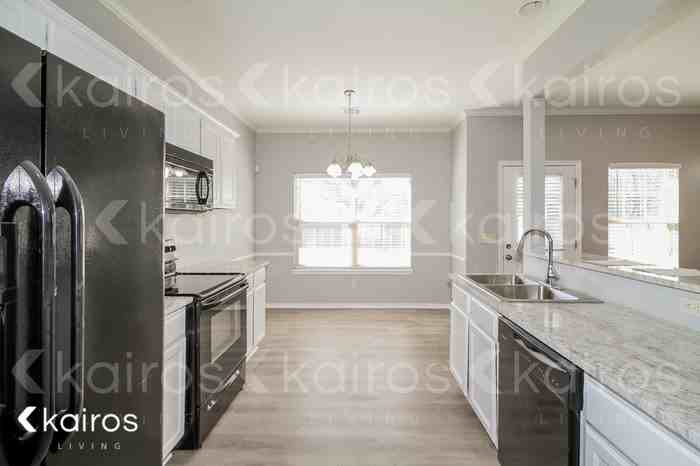 4209 Notting Hill Dr - Photo 5 of 16
