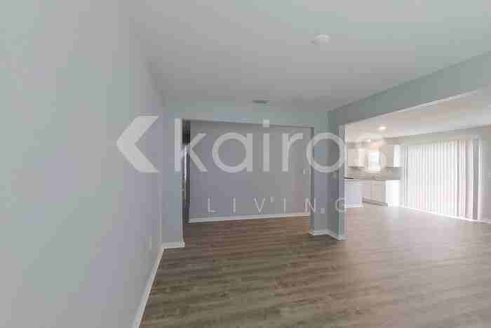 110 Kismet Pkwy E - Photo 4 of 28