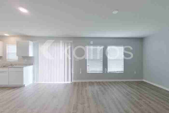 110 Kismet Pkwy E - Photo 5 of 28