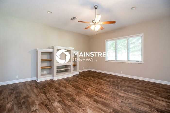 870 Ohio Ct - Photo 4 of 16