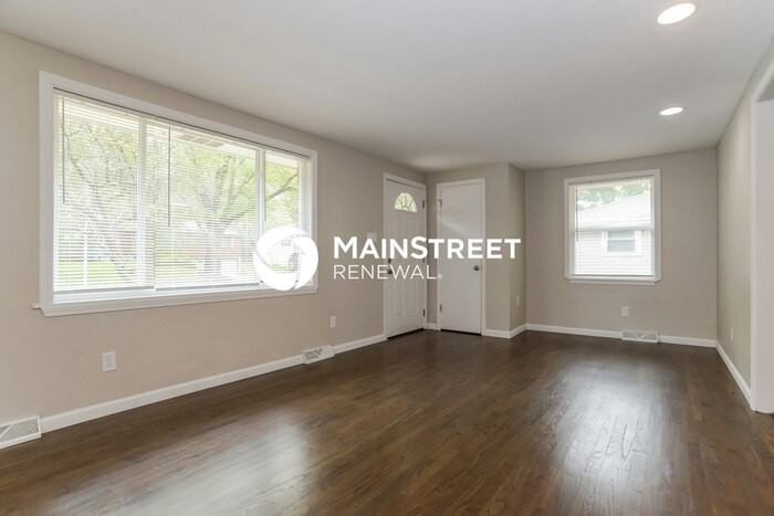 6946 N Hickory St - Photo 5 of 17