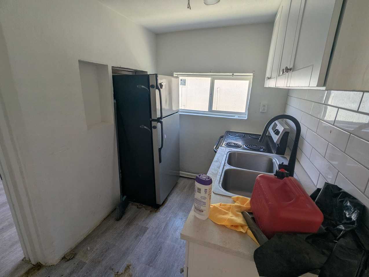 102 E. Hatcher Rd. (CB) - Photo 3 of 31