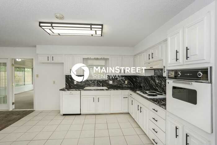 5213 South Dr - Photo 7 of 16